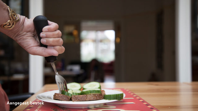 eten en drinken aangepast bestek