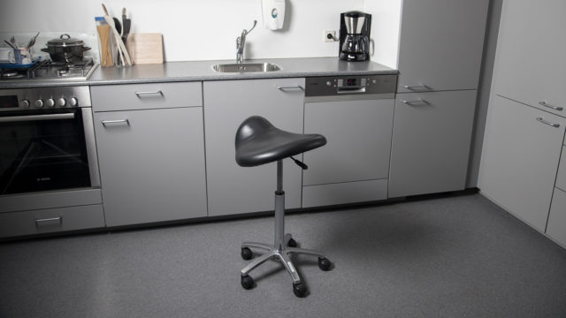 zadelkruk hulp in de keuken